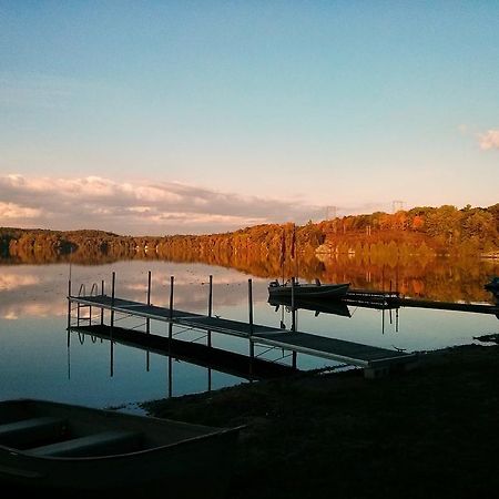 Marble Lake Lodge Cloyne Bagian luar foto