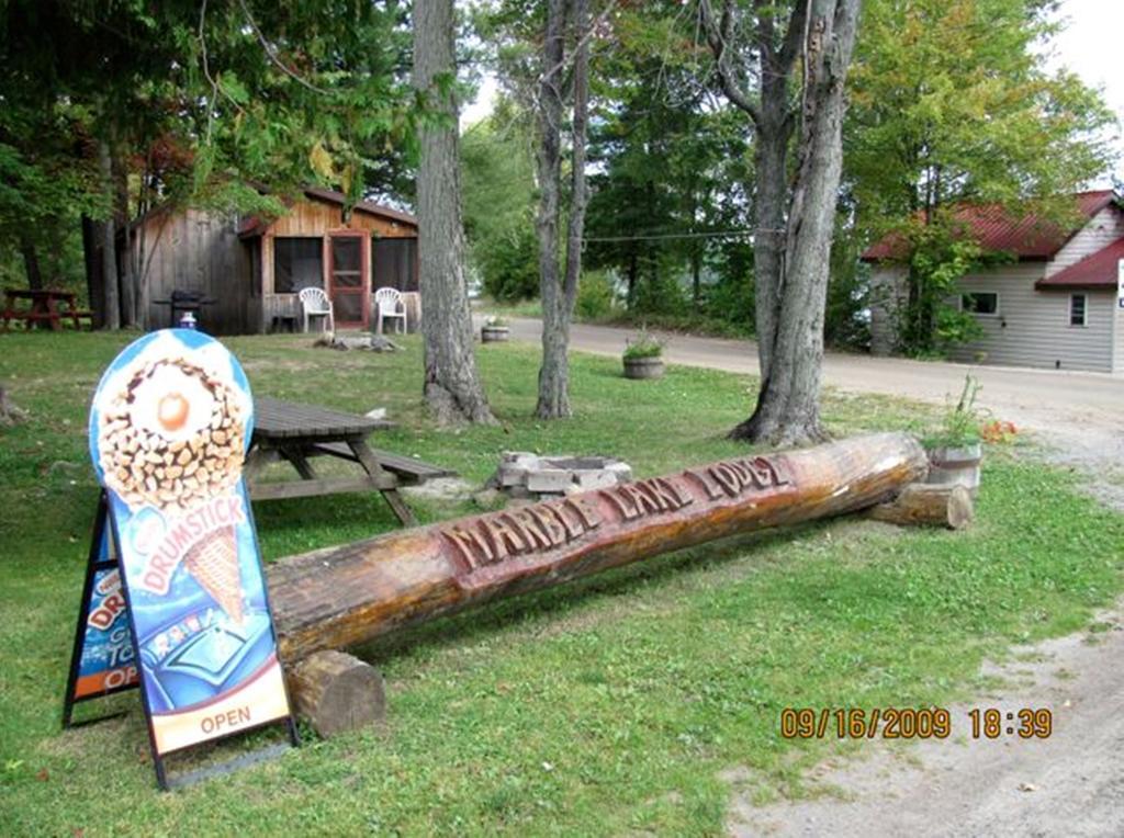 Marble Lake Lodge Cloyne Bagian luar foto
