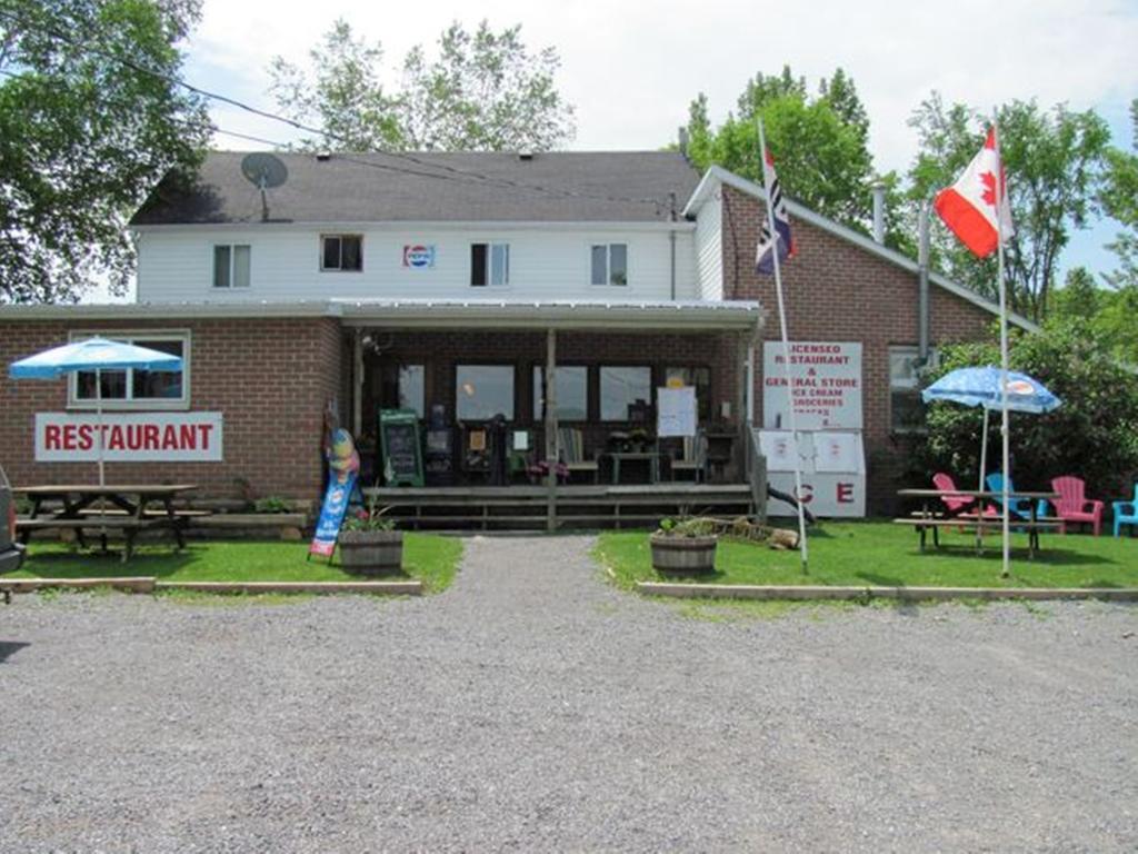 Marble Lake Lodge Cloyne Bagian luar foto