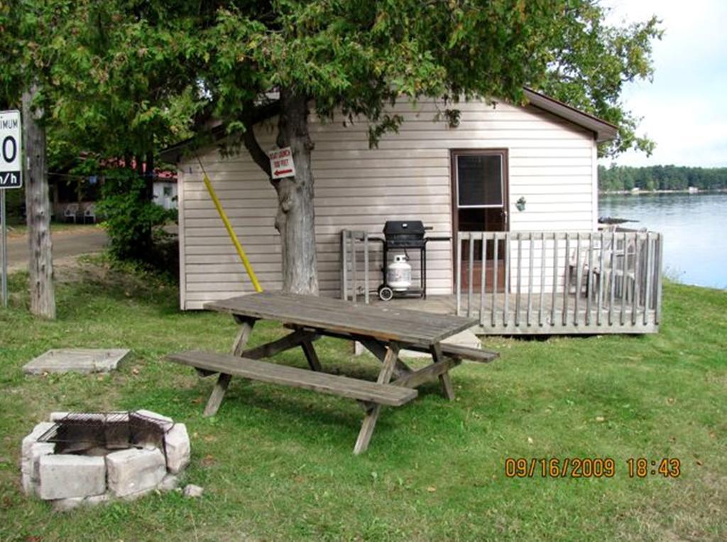Marble Lake Lodge Cloyne Ruang foto